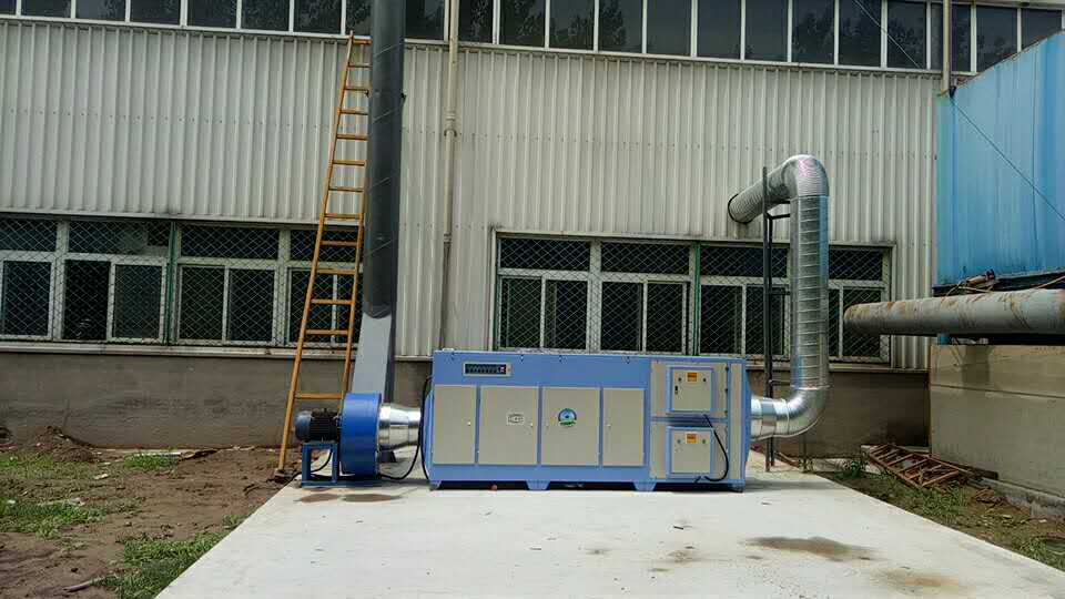 除塵器設(shè)備搭配UV光氧廢氣治理設(shè)備 高效除塵除味，環(huán)保治理效果頂呱呱